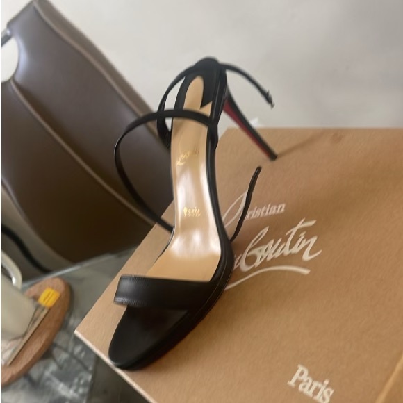 New never worn LV sandals - Picture 6 of 8